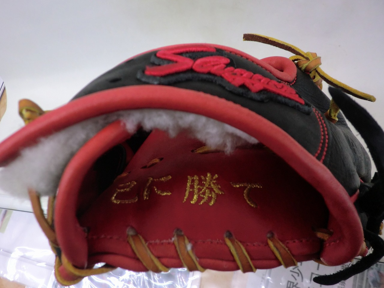 既製品グローブ・ミット刺繍加工／鹿児島の久保田スラッガー専門