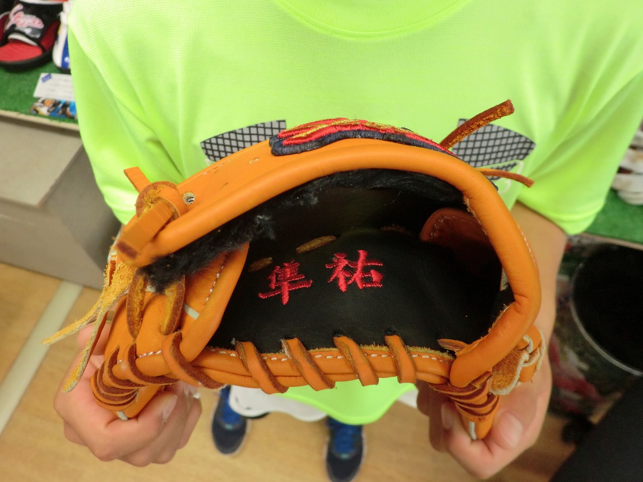 既製品グローブ・ミット刺繍加工／鹿児島の久保田スラッガー専門