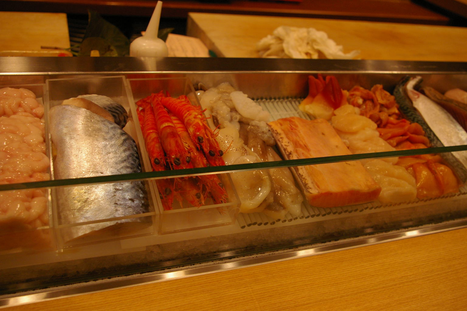 白子、あん肝などの珍味から地元の魚を使ったお寿司まで、食を楽しむ人にとってよそでは味わえない大きな満足にひたれます。