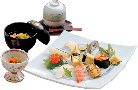 料理人とは料理を作るだけでなく、お作りした料理をいかに楽しく、おいしく召し上がっていただくかが本職だと考えます。