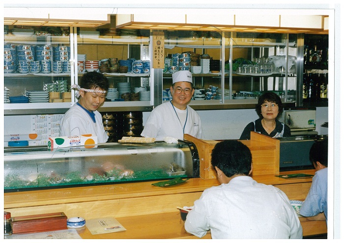 お寿司はもちろんのこと、会席料理や840円のランチメニューなどを提供しています。とりわけ、当店の玉子焼きは美味しいと評判