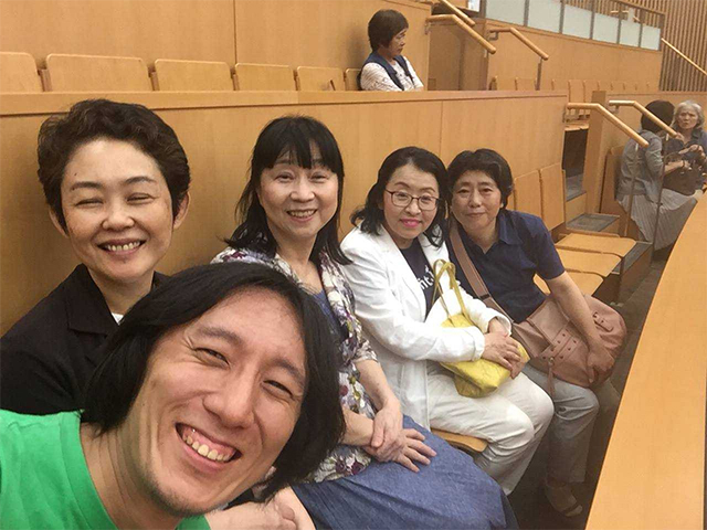 仲間たちは毎回、傍聴